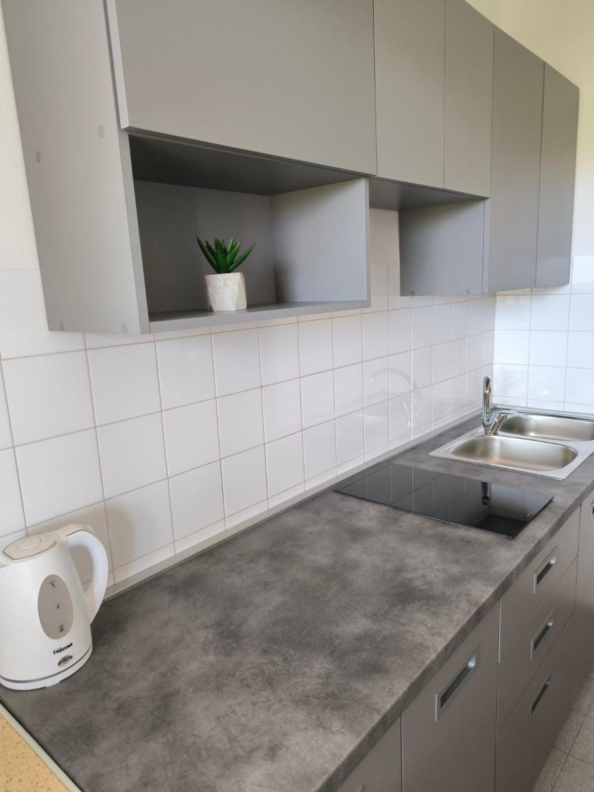 Lili Apartment Ровин Екстериор снимка