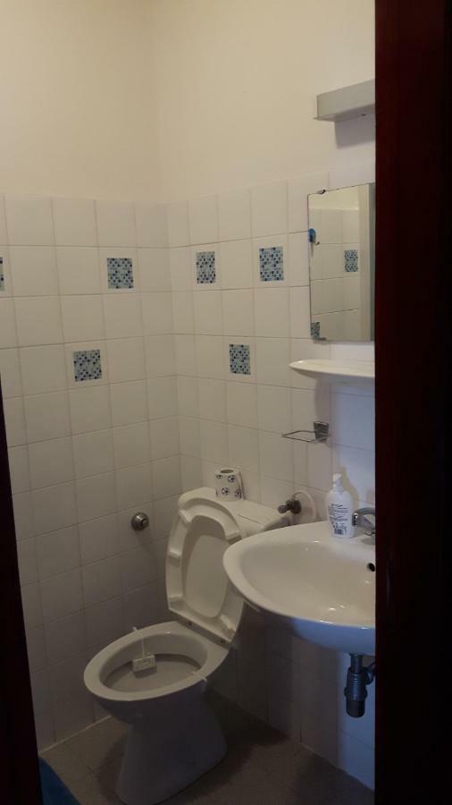 Lili Apartment Ровин Екстериор снимка
