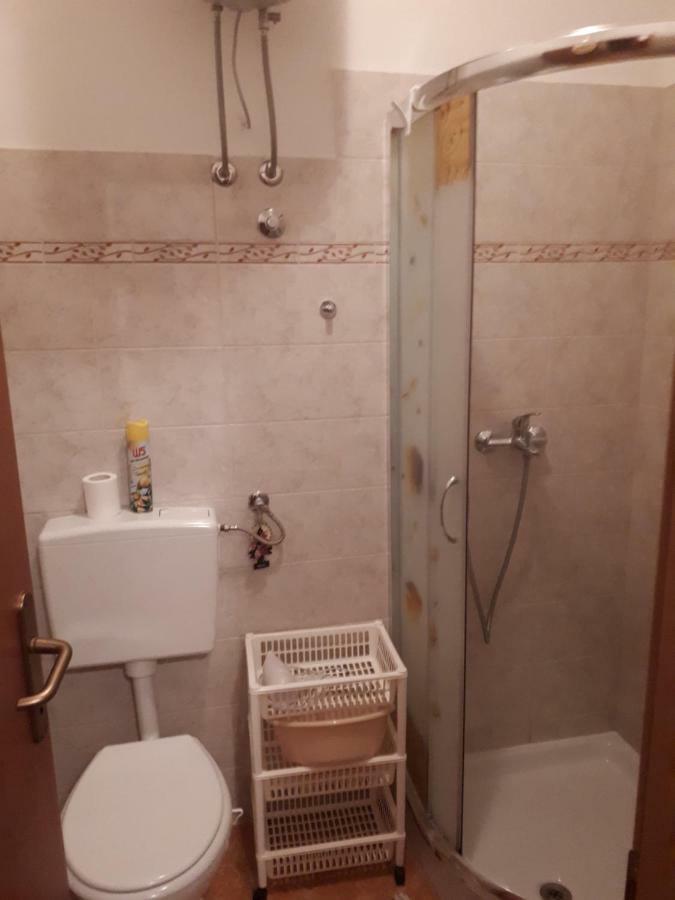 Lili Apartment Ровин Екстериор снимка