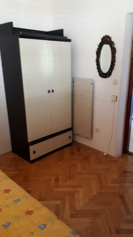 Lili Apartment Ровин Екстериор снимка