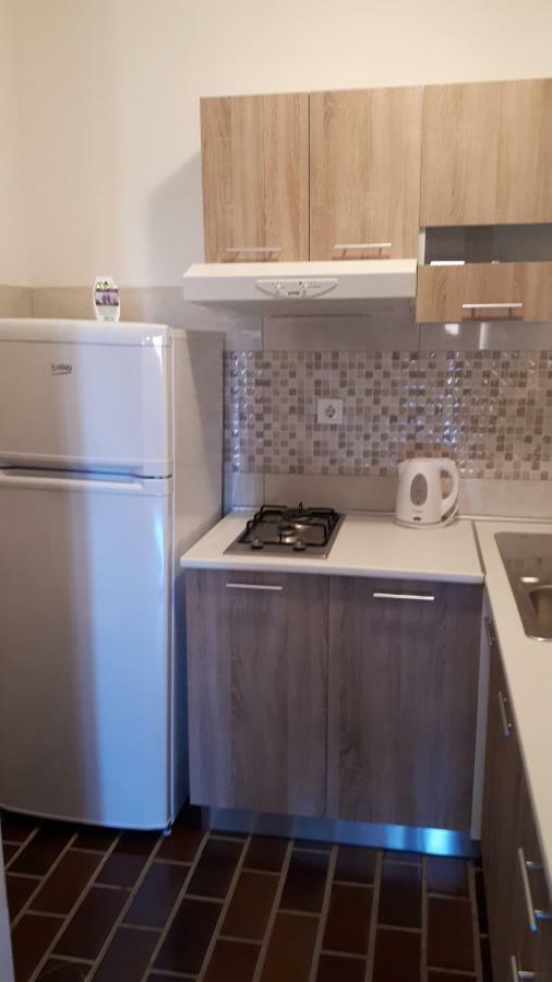 Lili Apartment Ровин Екстериор снимка