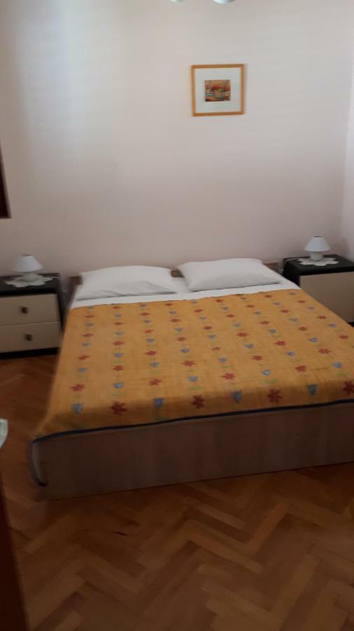 Lili Apartment Ровин Екстериор снимка