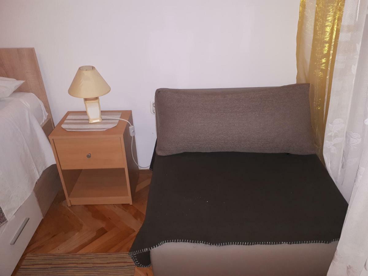 Lili Apartment Ровин Екстериор снимка