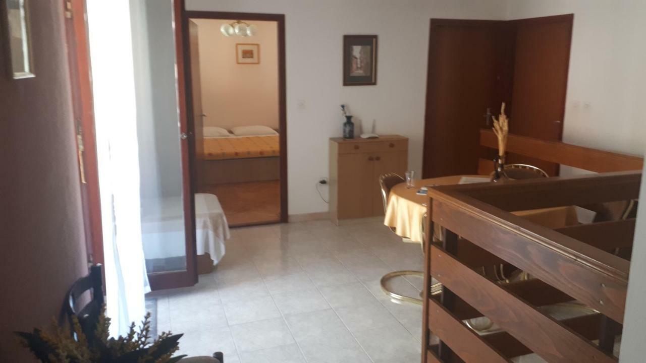 Lili Apartment Ровин Екстериор снимка