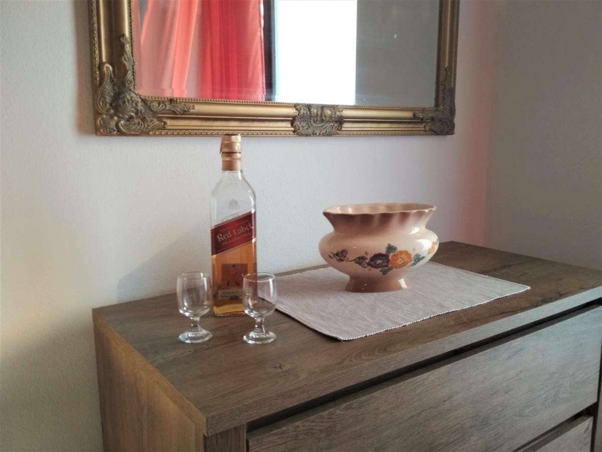 Lili Apartment Ровин Екстериор снимка