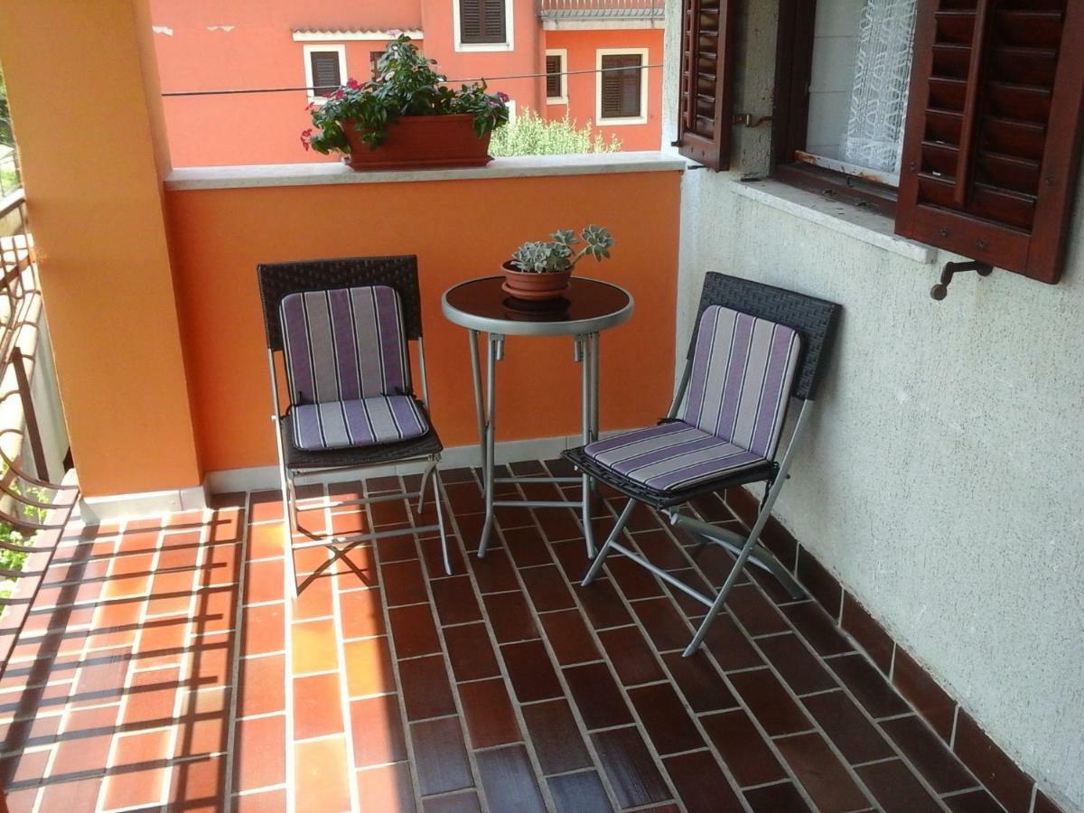 Lili Apartment Ровин Екстериор снимка