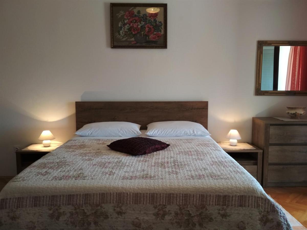Lili Apartment Ровин Екстериор снимка